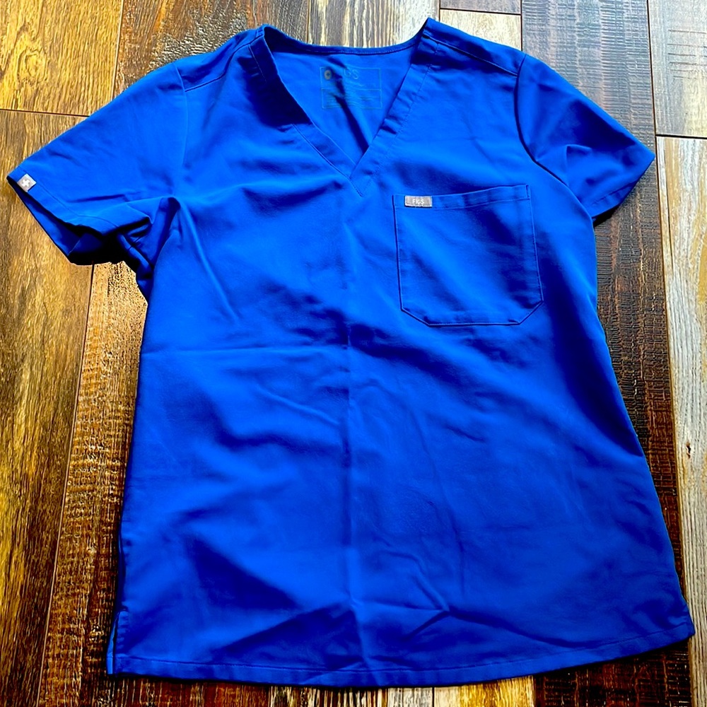 Figs one pocket top